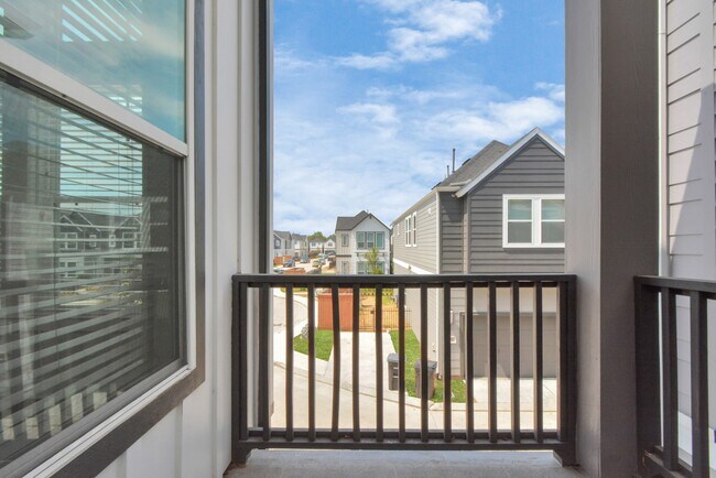 Building Photo - 708 Strawberry Pines Ct