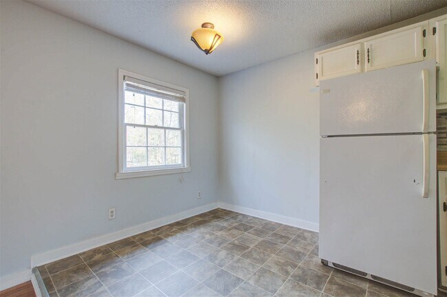 Building Photo - 2135 Burlington Avenue Apt #C, Charleston,...