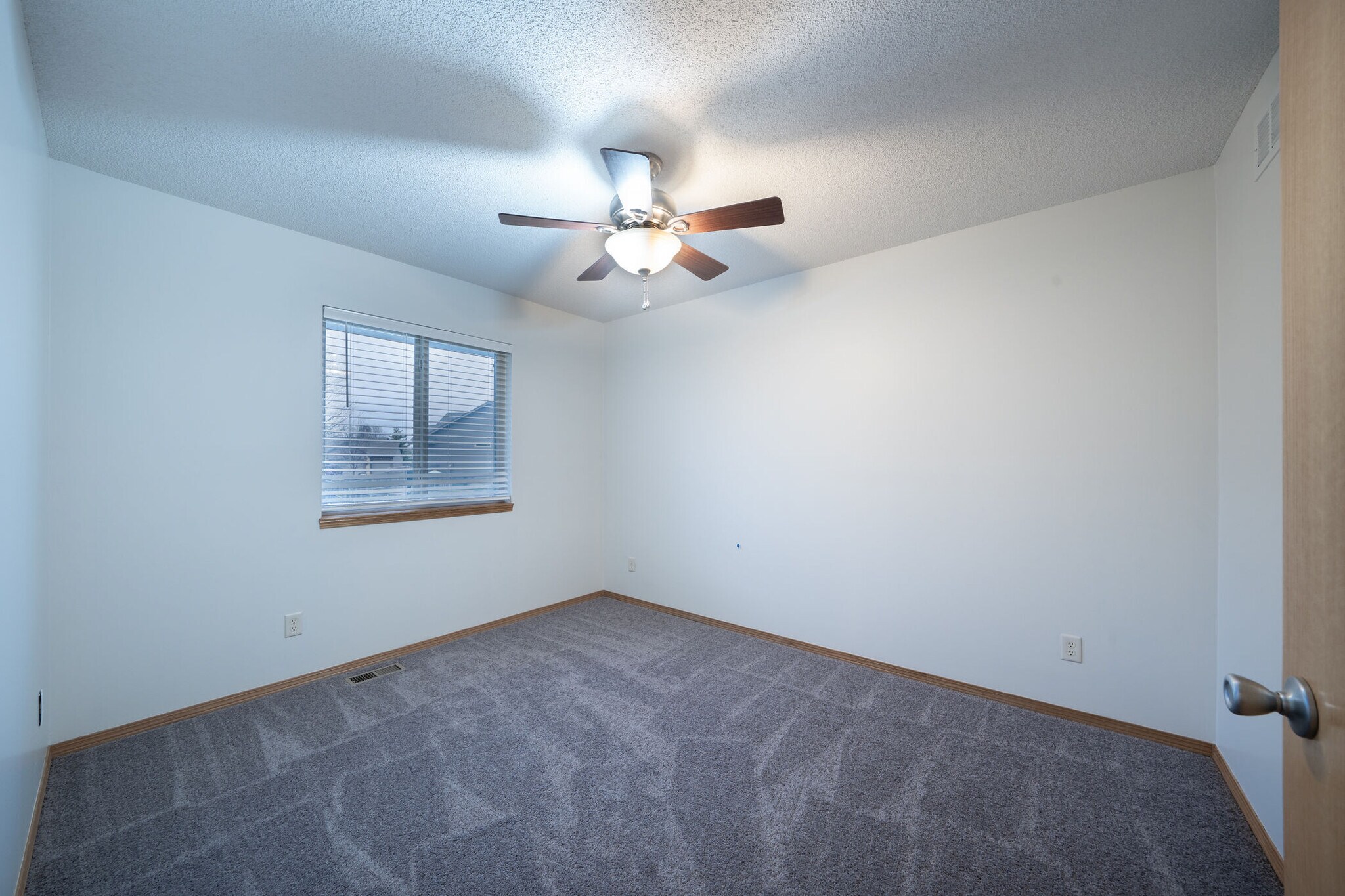 Building Photo - 1339 S Summit Rd