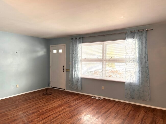 Building Photo - 4462 Lockwood Blvd