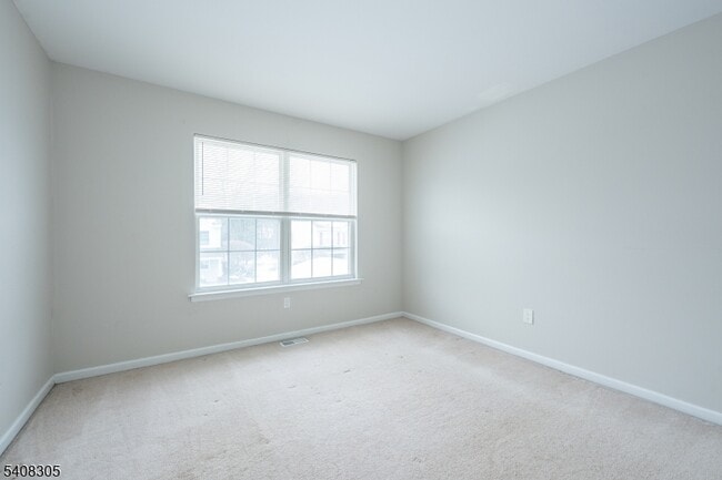 Building Photo - 63 Hickory Way