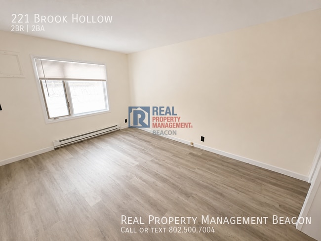 Building Photo - 221 Brook Hollow