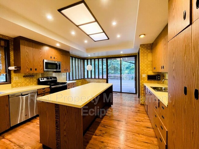 Building Photo - 11105 SE 59th St