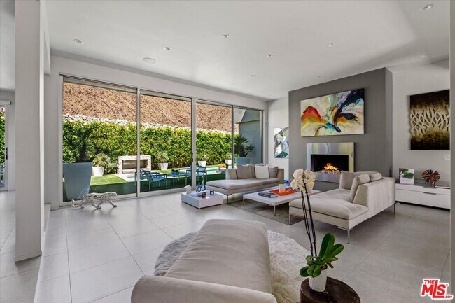 Building Photo - 1175 Los Robles Dr