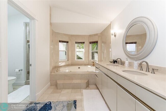 Building Photo - 808 Solar Isle Dr