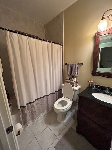 Primary bathroom - 6412 Alamo Ave