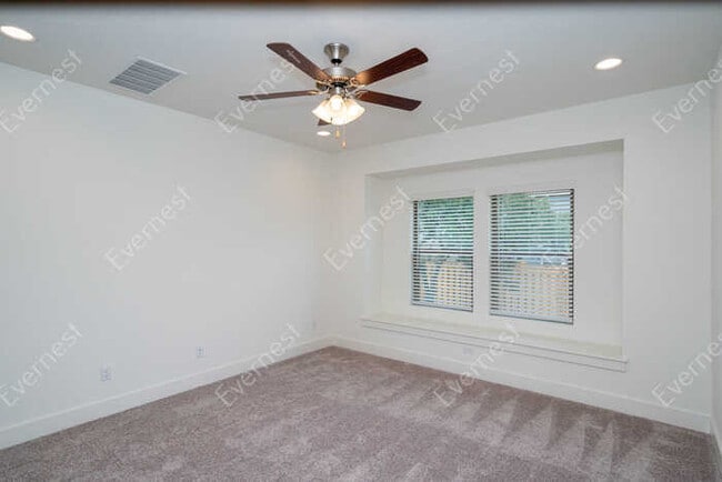 Building Photo - 2312 Ringstaff Rd