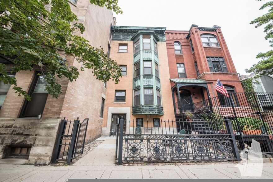 Building Photo - 354 W Dickens Ave