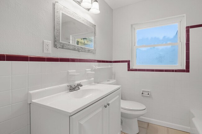 Building Photo - 207 Tonawanda Dr
