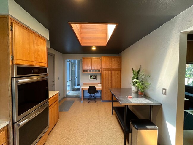 Building Photo - Midcentury modern 4-bedroom, 3-bathroom ho...