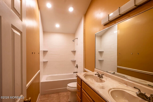 Building Photo - 614 Dow Ave