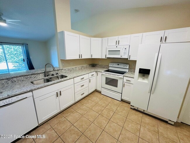 Building Photo - 6992 Hammock Trace Dr