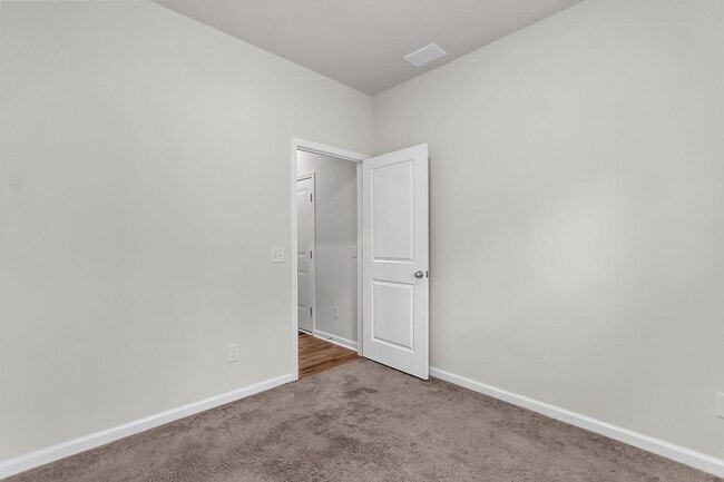 Building Photo - Spacious 4-Bedroom Home with Modern Upgrad...