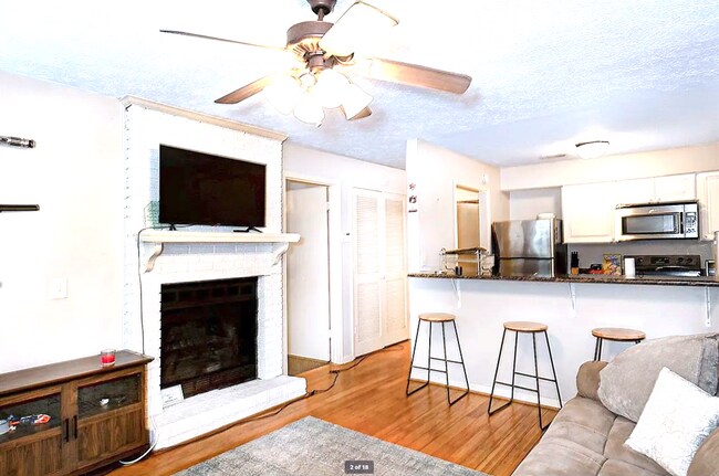 Building Photo - 449 N Donahue Dr