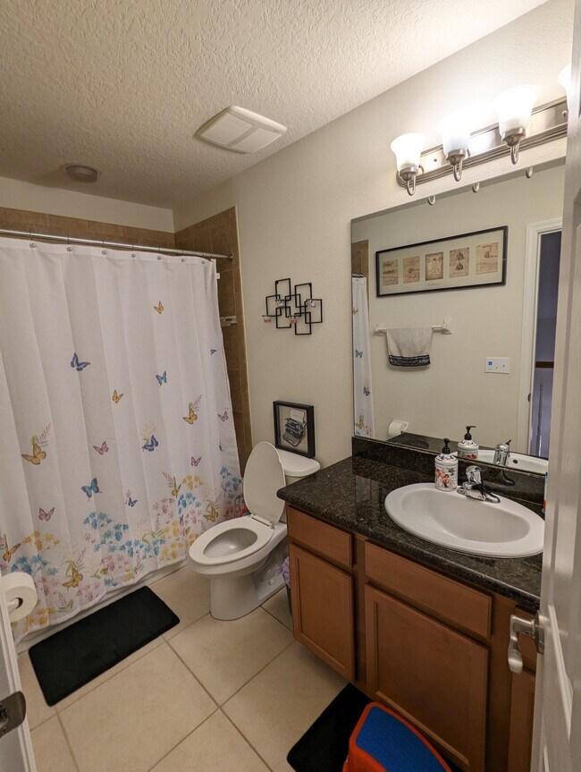 Upstairs full bath - 11804 13th Way N