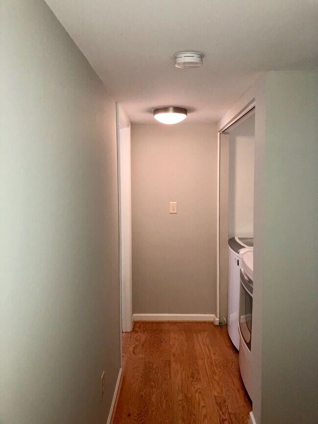 Building Photo - Very Spacious 2bd/2ba Condo in Brookhaven ...