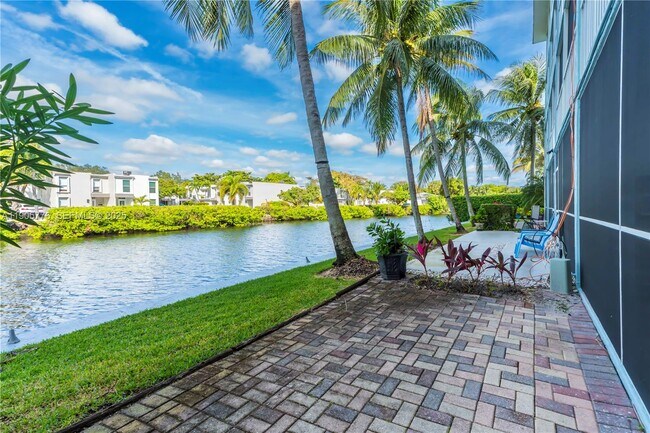 Building Photo - 801 NE 18th Ct