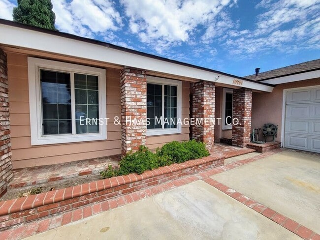 Building Photo - 10751 Andy St