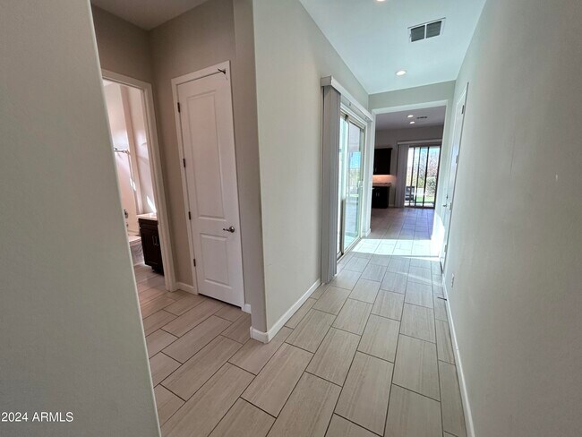 Building Photo - 18512 N 65th Pl