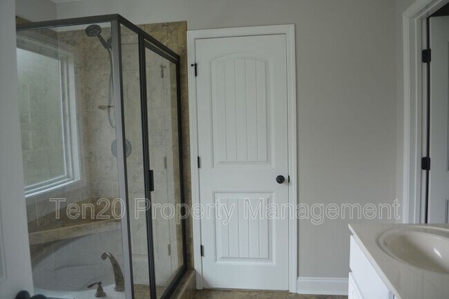 Building Photo - 7477 Coppice Dr