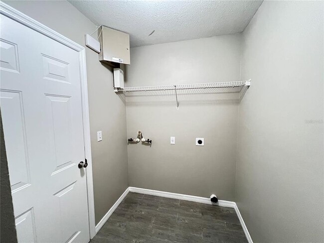 Building Photo - 1357 Woodwind Dr