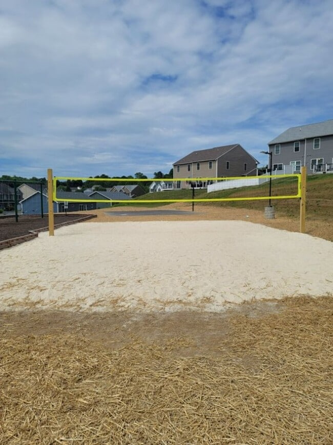 Building Photo - ½ OFF Your First Month’s Rent - Beautiful Townhome in Waynesboro!