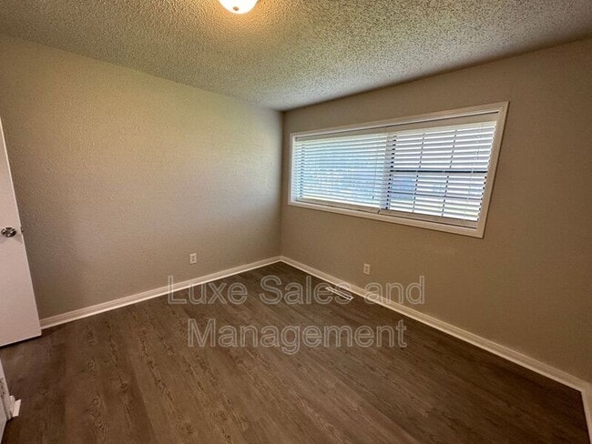 Building Photo - 209 Gill Dr