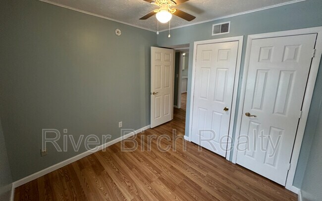 Building Photo - 1600 S 6th St