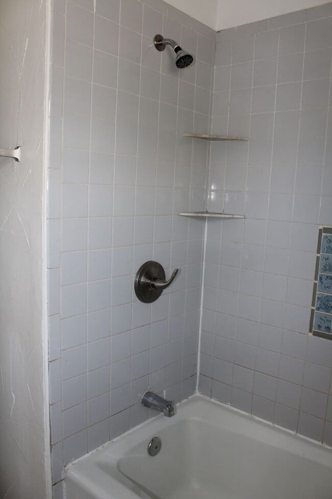 Building Photo - Comfy & Practical! FIRST MONTH FREE FOR HO...