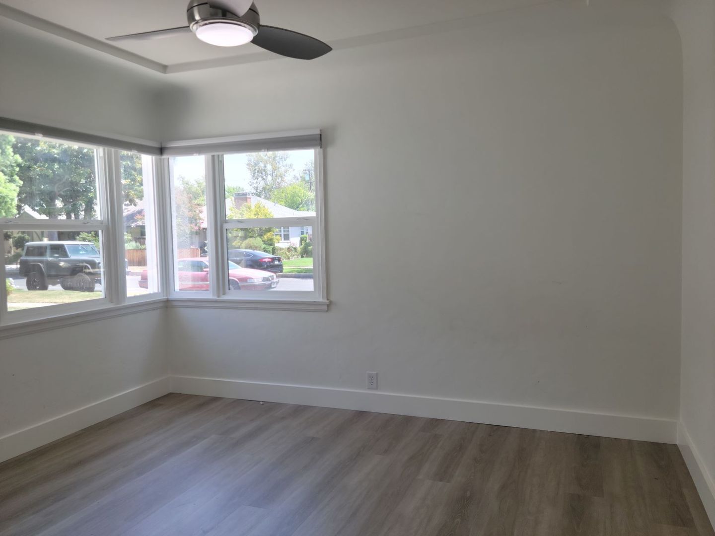 Building Photo - Stunning Remodeled 4 Bedroom House with Large Front Yard, Garage, Pool & Spa in Studio City!