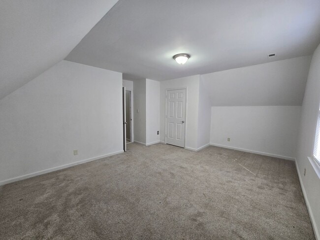 Building Photo - 6172 Lakeway Dr