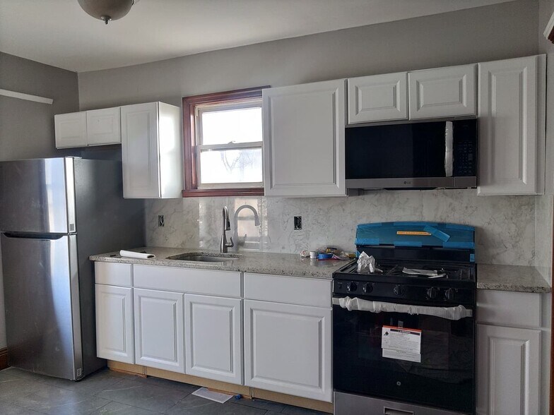 Building Photo - 233 Pope St