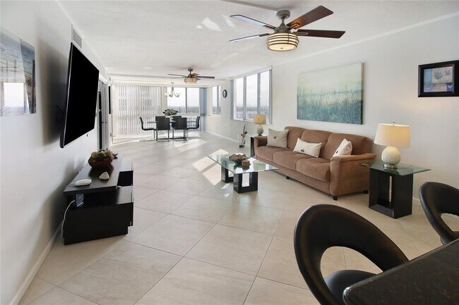 Building Photo - 3100 NE 49th St