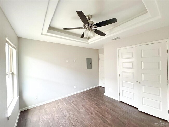 Building Photo - 1304 Alta Vis Dr