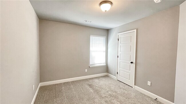Building Photo - 1702 S K Pl