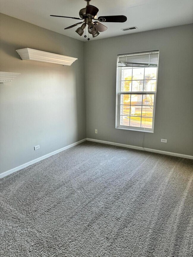 Building Photo - 3292 Bromley Ln