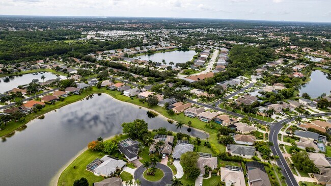 Building Photo - ** BRIARWOOD ** 3 BED / 2 BATH - POOL HOME - TURNKEY FURNISHED - SEASONAL OR SHORT TERM