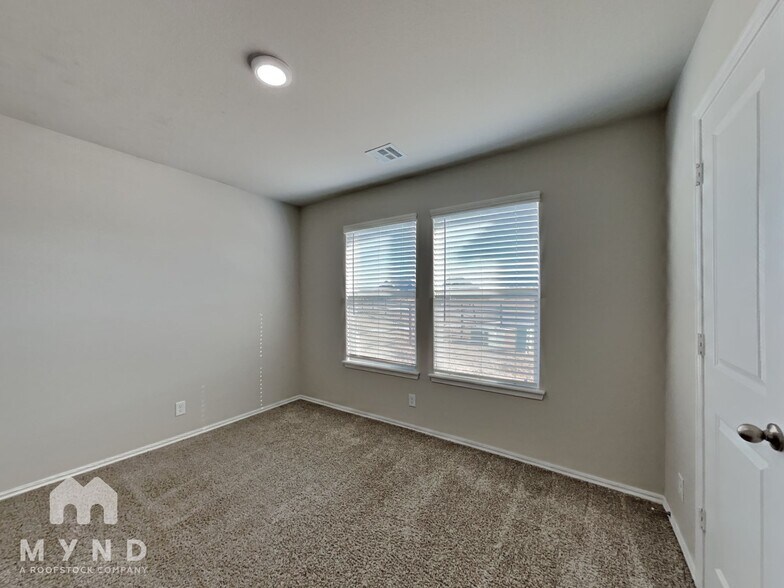 Building Photo - 28175 E 115 St S