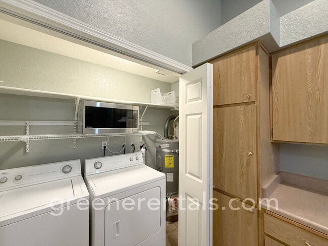 Building Photo - 2BR/1.5BA 3rd Floor Condo Overlooking Sinclair Inlet
