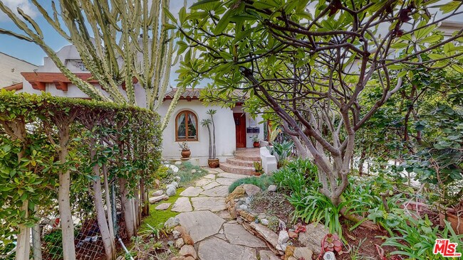 Building Photo - 1011 N La Jolla Ave