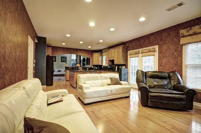 Building Photo - 4324 Canaan Way NE