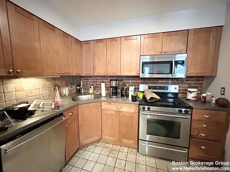 Building Photo - 73 Gainsborough St