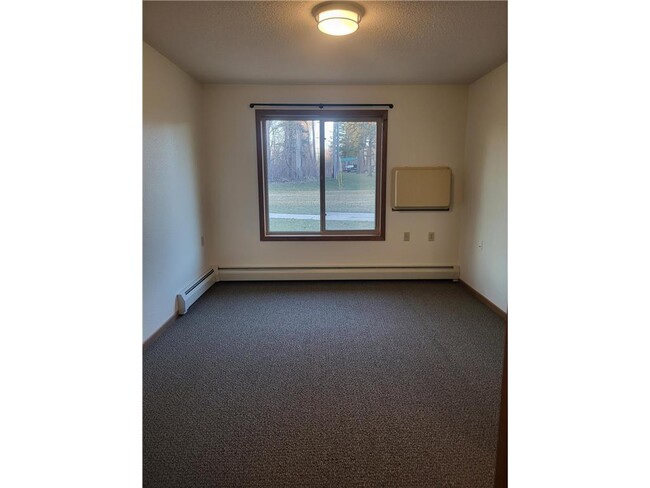 Building Photo - 609 Main St S