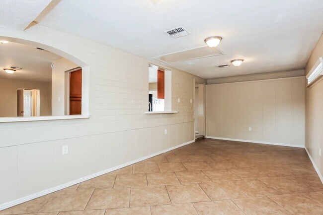 Building Photo - 672 E Buffalo St