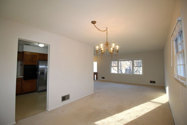 Building Photo - 3BR/2B Home