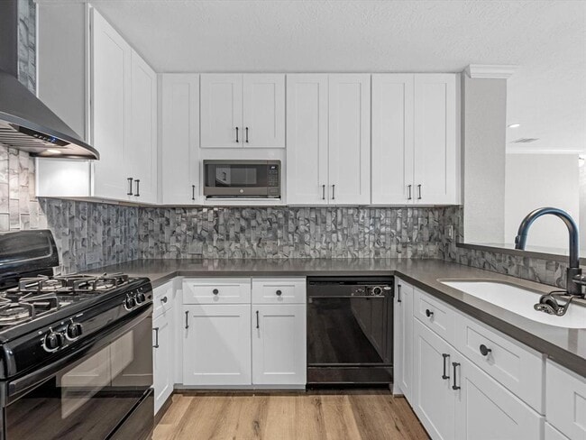 Building Photo - 16010 Sweetwater Fields Ln