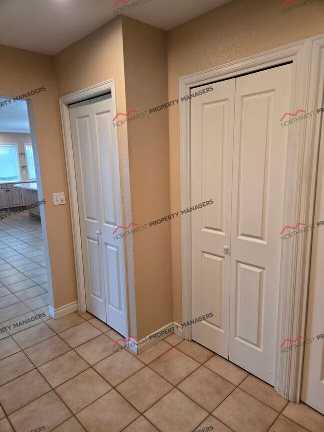 Building Photo - STATUS: *AVAILABLE* R285 | $2595 + $100 for well/septic maintenance