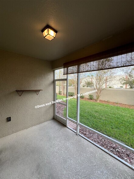 Building Photo - 3 Bed/2.5 Bath