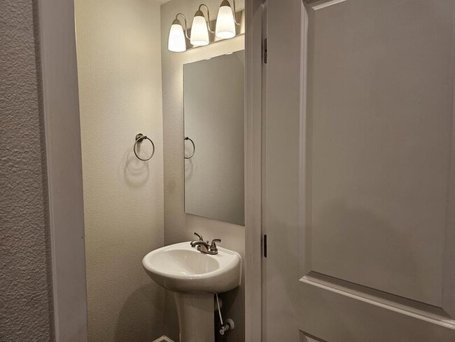 Building Photo - 5724 NE 58th Way