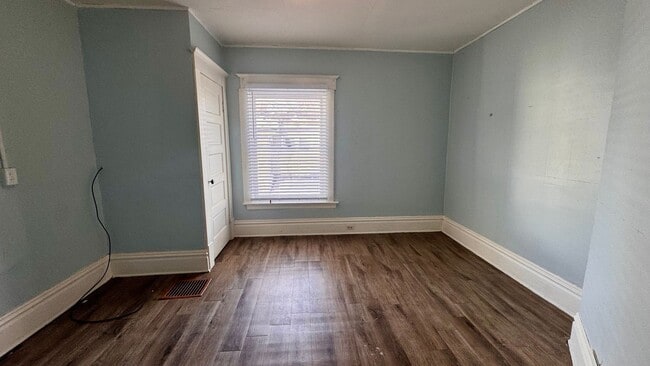 Building Photo - 633 Livingston Ave NE